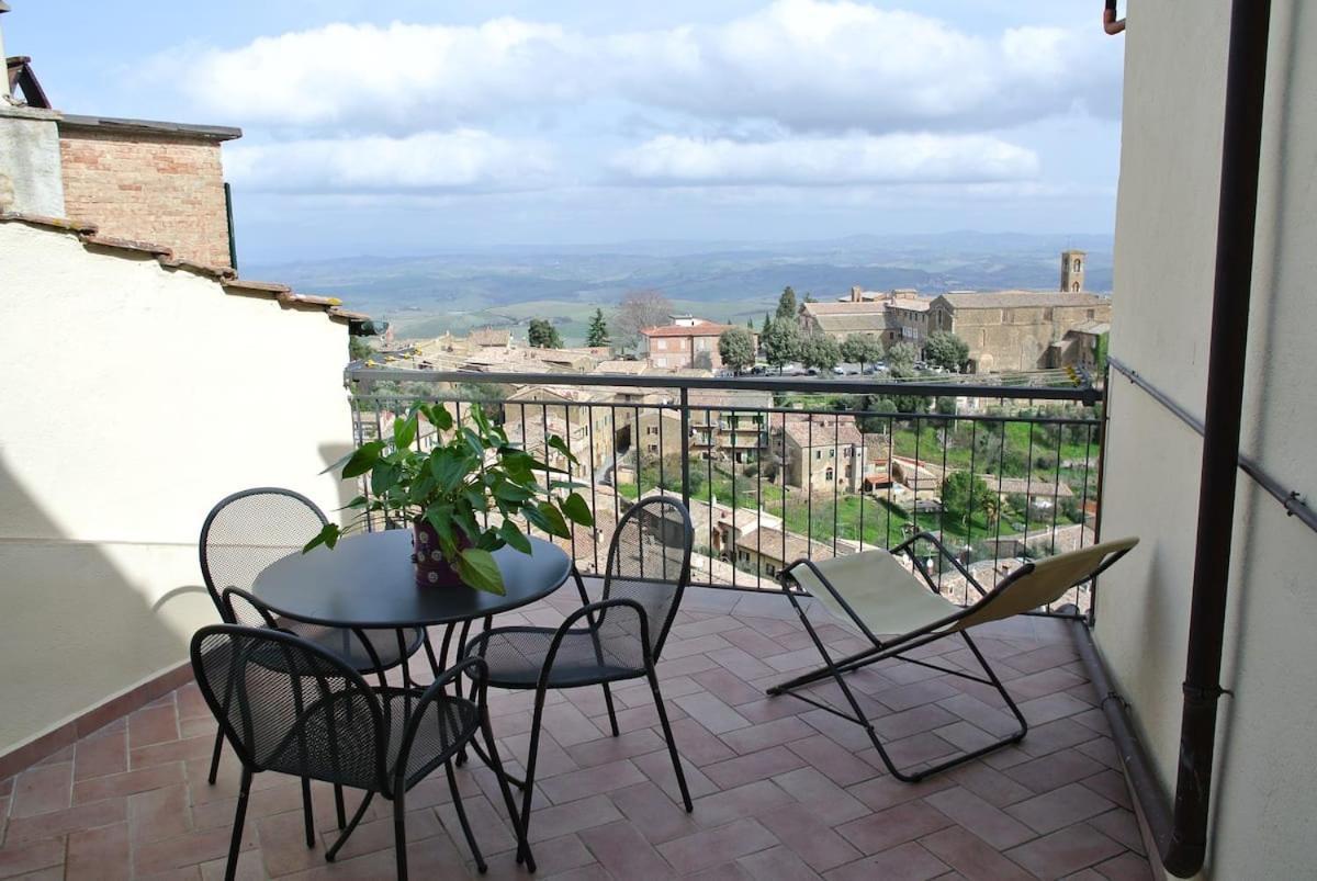 Historic Center Apartment With Private Garage مونتالشينو المظهر الخارجي الصورة